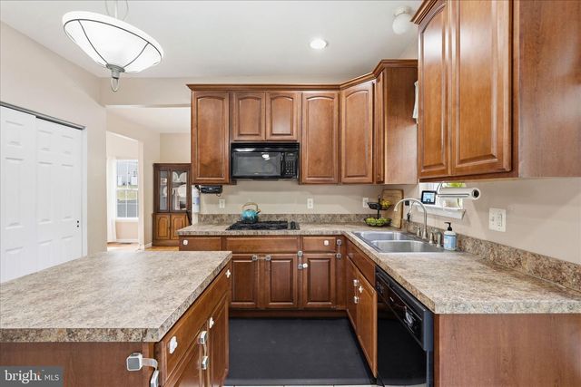 121 BARK RD, Manahawkin, NJ 08050