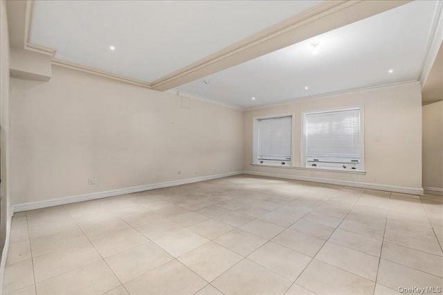 17 Sutton Place, Lawrence, NY 11559