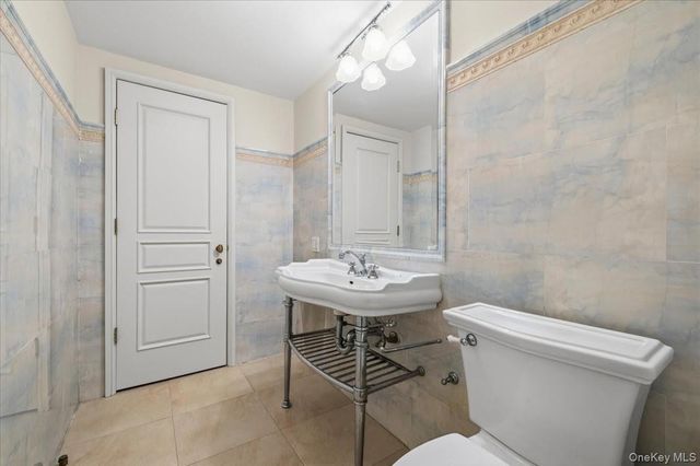 17 Sutton Place, Lawrence, NY 11559