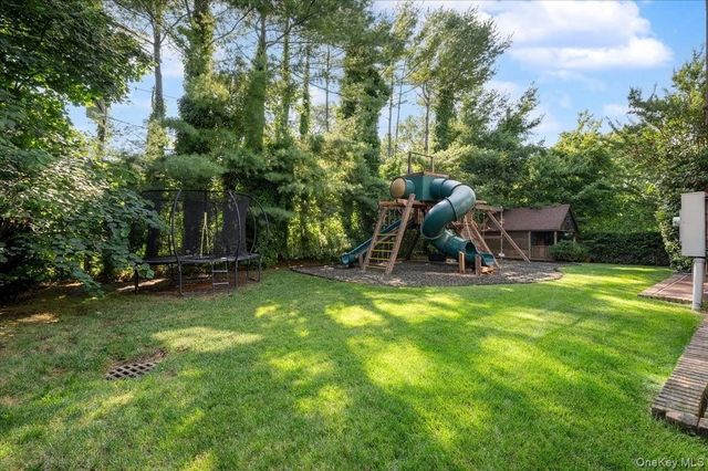 17 Sutton Place, Lawrence, NY 11559