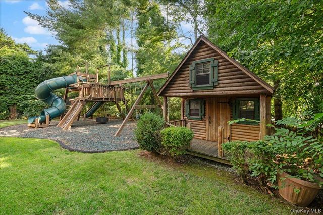 17 Sutton Place, Lawrence, NY 11559