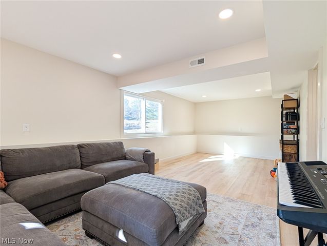 9411 Barr Road, Brecksville, OH 44141