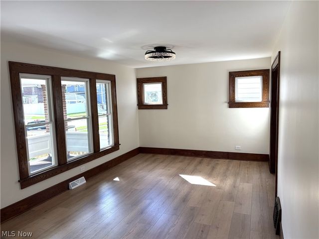 1716 7th Street, Cuyahoga Falls, OH 44221