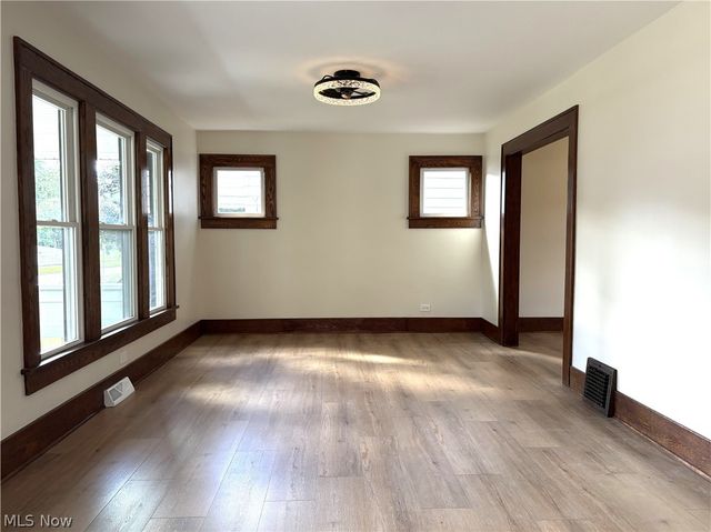 1716 7th Street, Cuyahoga Falls, OH 44221
