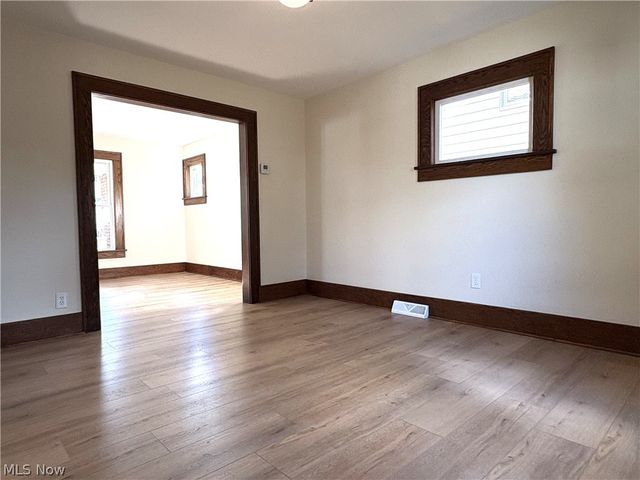1716 7th Street, Cuyahoga Falls, OH 44221