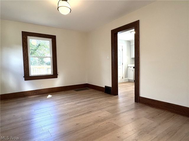 1716 7th Street, Cuyahoga Falls, OH 44221