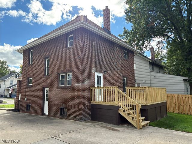 1716 7th Street, Cuyahoga Falls, OH 44221