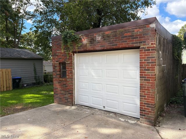 1716 7th Street, Cuyahoga Falls, OH 44221
