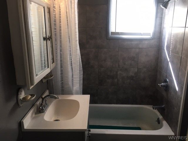 3572 Sherwood Avenue, Niagara Falls, NY 14301