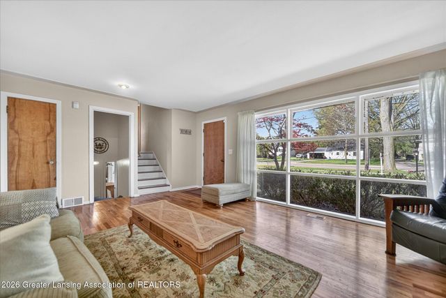 1121 Jenne Street, Grand Ledge, MI 48837