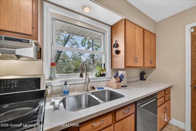 1121 Jenne Street, Grand Ledge, MI 48837