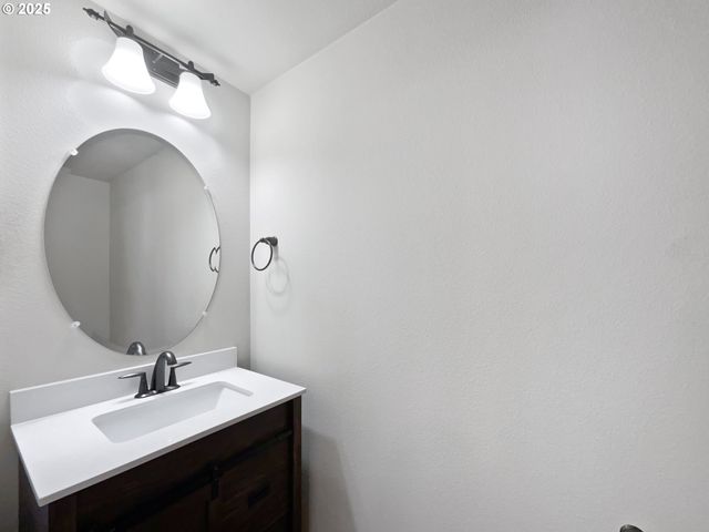 13707 Sw 172ND Ave, Tigard, OR 97140
