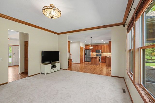 2350 Fawn Hill Court, Chanhassen, MN 55317
