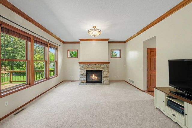 2350 Fawn Hill Court, Chanhassen, MN 55317