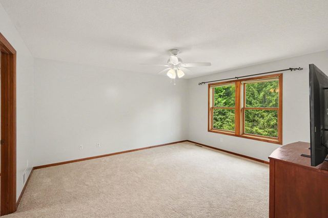 2350 Fawn Hill Court, Chanhassen, MN 55317