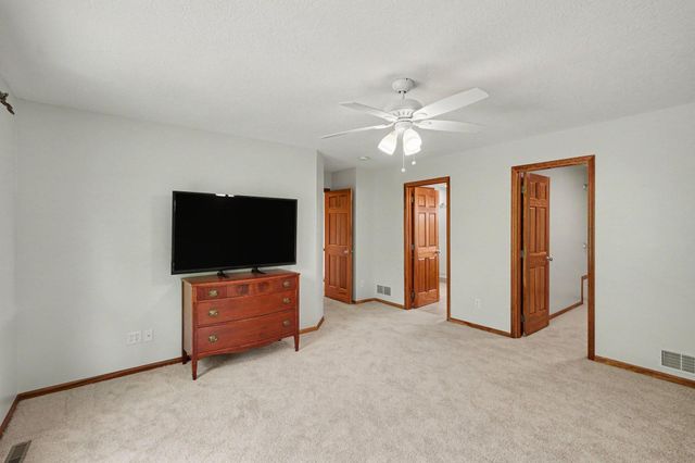2350 Fawn Hill Court, Chanhassen, MN 55317