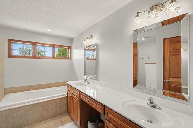 2350 Fawn Hill Court, Chanhassen, MN 55317