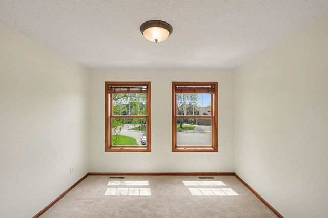 2350 Fawn Hill Court, Chanhassen, MN 55317