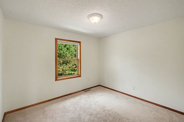 2350 Fawn Hill Court, Chanhassen, MN 55317