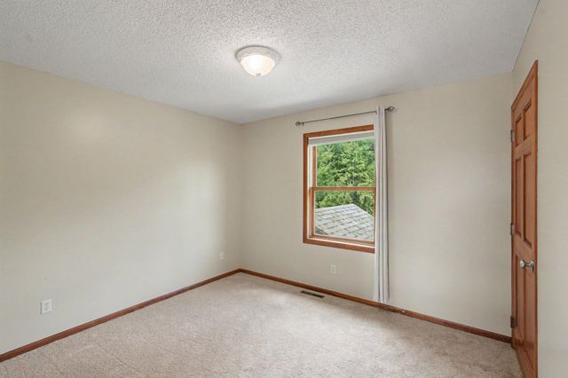 2350 Fawn Hill Court, Chanhassen, MN 55317