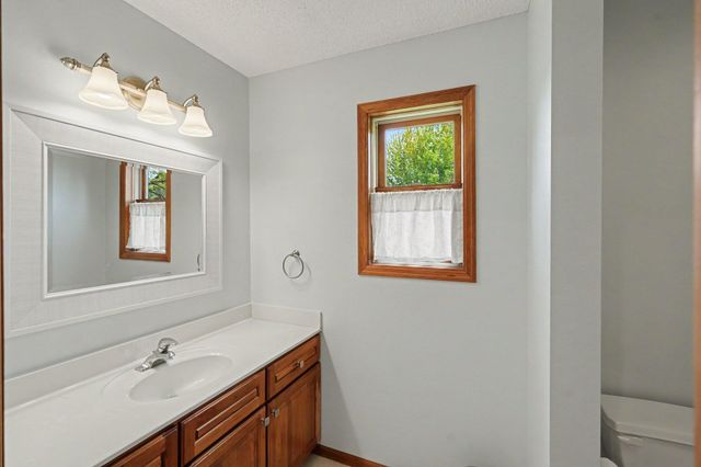 2350 Fawn Hill Court, Chanhassen, MN 55317
