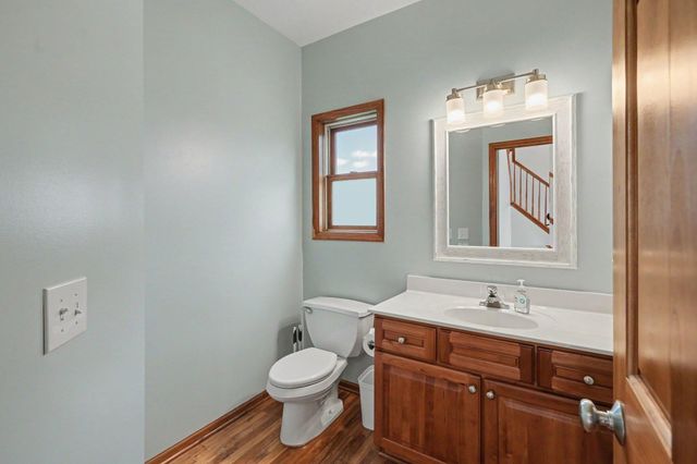 2350 Fawn Hill Court, Chanhassen, MN 55317
