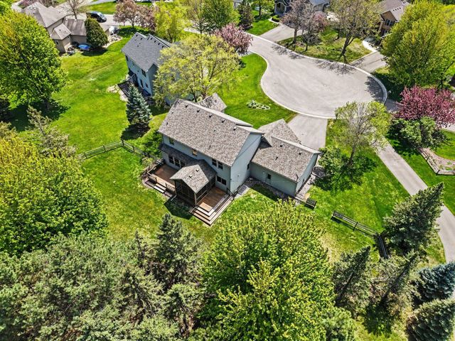 2350 Fawn Hill Court, Chanhassen, MN 55317