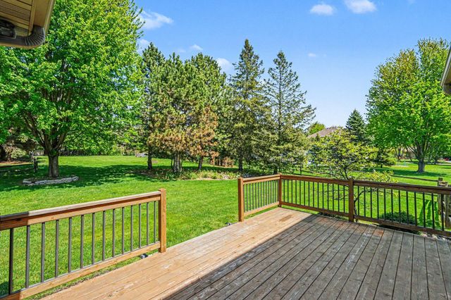 2350 Fawn Hill Court, Chanhassen, MN 55317