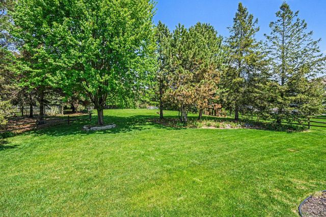 2350 Fawn Hill Court, Chanhassen, MN 55317