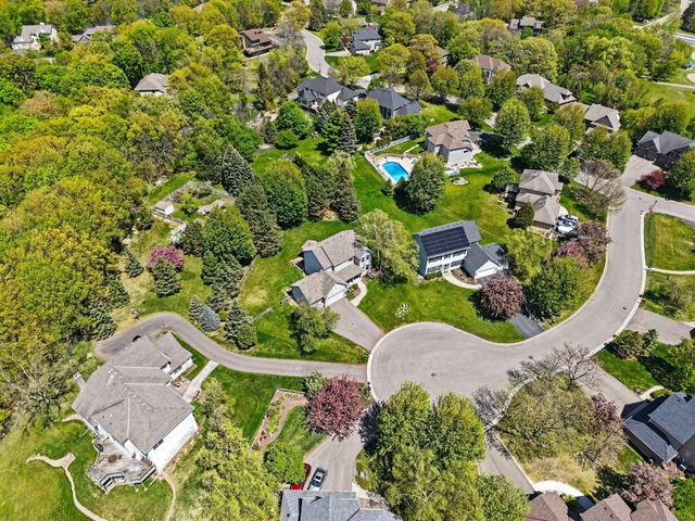 2350 Fawn Hill Court, Chanhassen, MN 55317