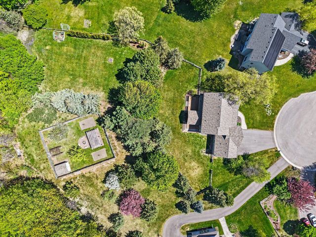 2350 Fawn Hill Court, Chanhassen, MN 55317