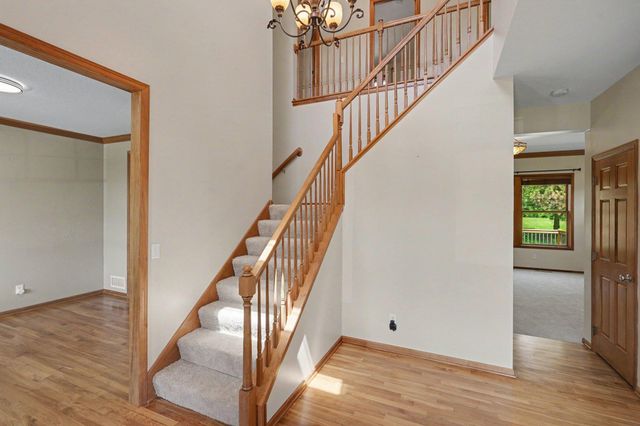 2350 Fawn Hill Court, Chanhassen, MN 55317
