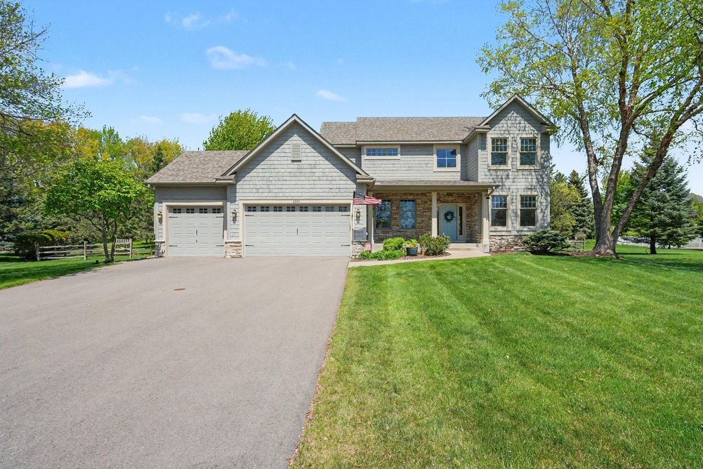 2350 Fawn Hill Court, Chanhassen, MN 55317