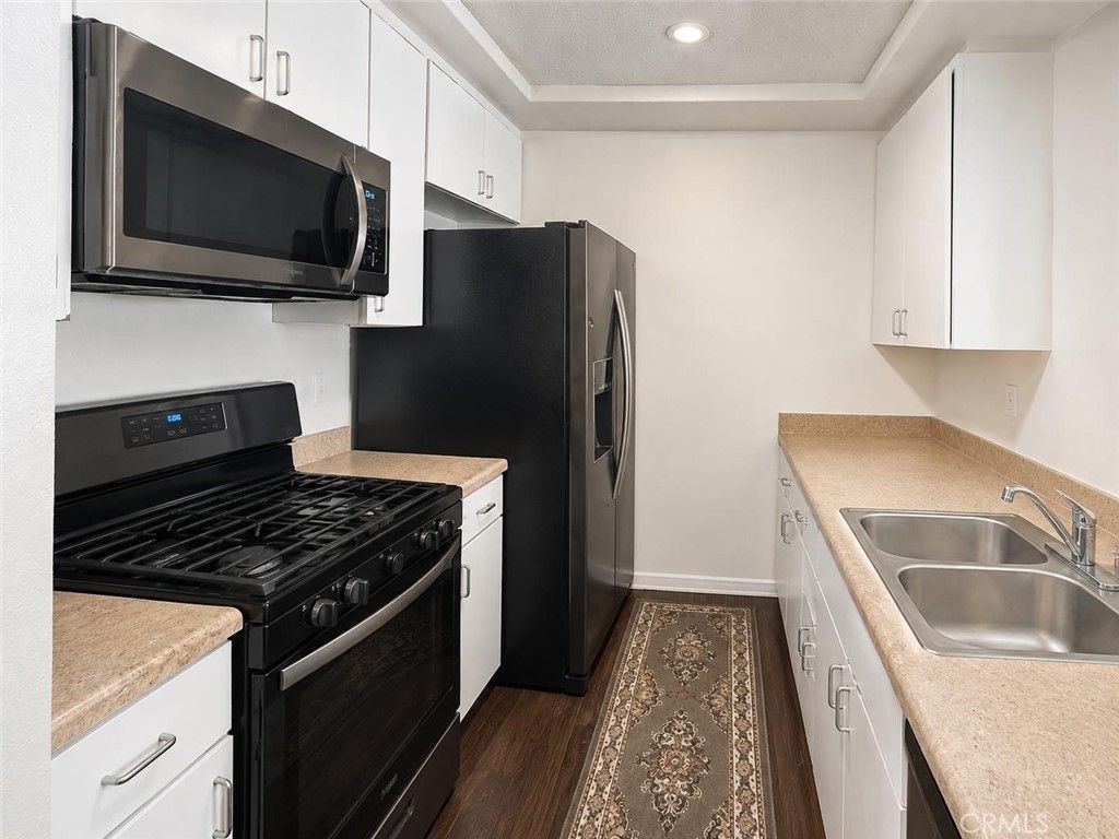 19350 Sherman, Reseda, CA 91335 — photo 3