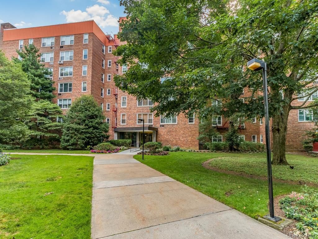 110 Dehaven Drive 120, Yonkers, NY 10703 — photo 2