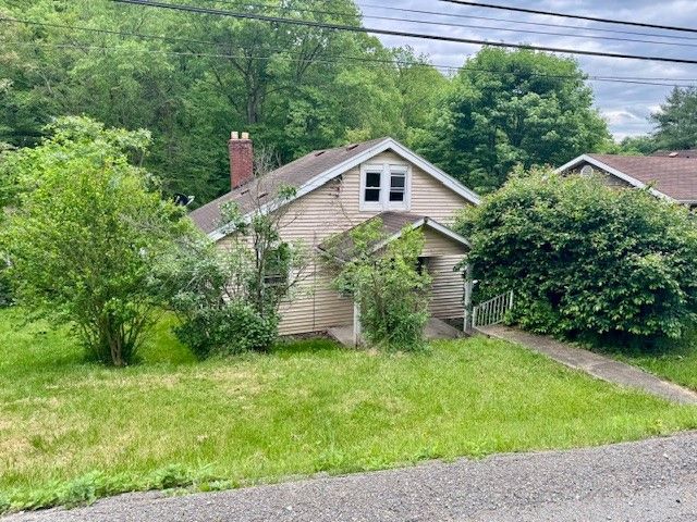 15 Allen Way, White Oak, PA 15131