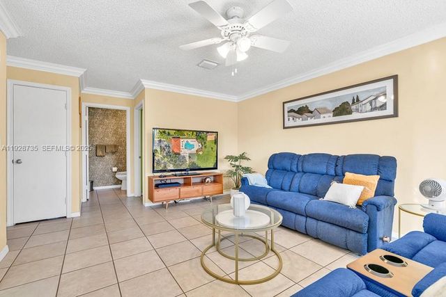 371 SW 190th Ave, Pembroke Pines, FL 33029