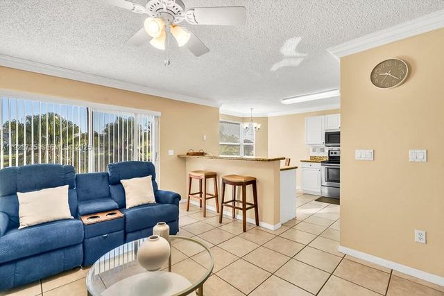 371 SW 190th Ave, Pembroke Pines, FL 33029