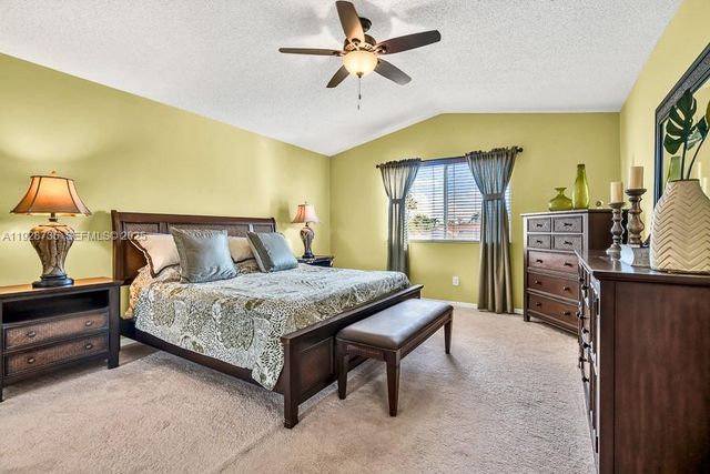 371 SW 190th Ave, Pembroke Pines, FL 33029