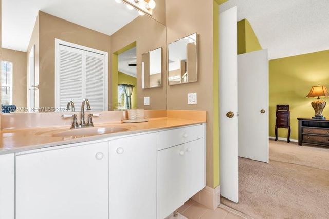 371 SW 190th Ave, Pembroke Pines, FL 33029