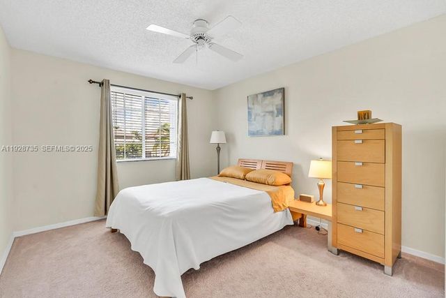 371 SW 190th Ave, Pembroke Pines, FL 33029