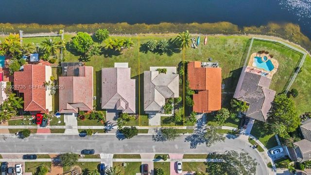 371 SW 190th Ave, Pembroke Pines, FL 33029