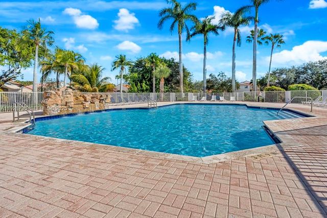 371 SW 190th Ave, Pembroke Pines, FL 33029