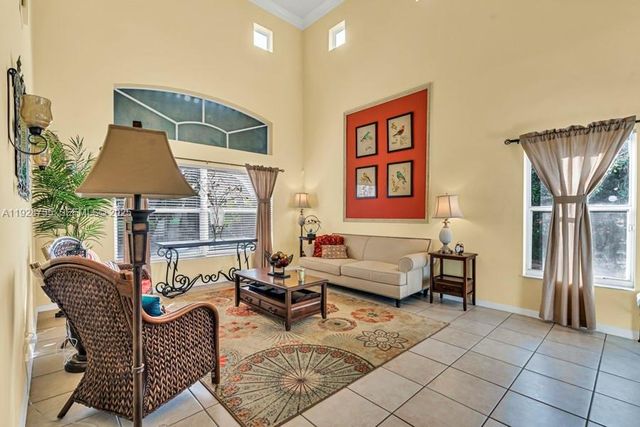 371 SW 190th Ave, Pembroke Pines, FL 33029