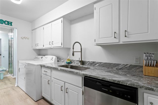 501 E BAY DRIVE 104, Largo, FL 33770