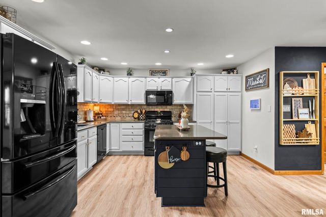 148 PARKWAY Drive, Chatham, IL 62629