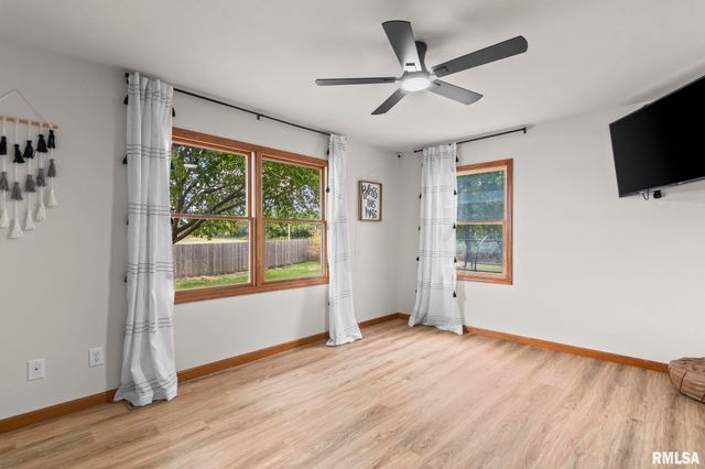 148 PARKWAY Drive, Chatham, IL 62629