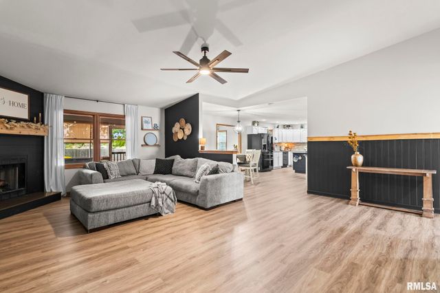 148 PARKWAY Drive, Chatham, IL 62629
