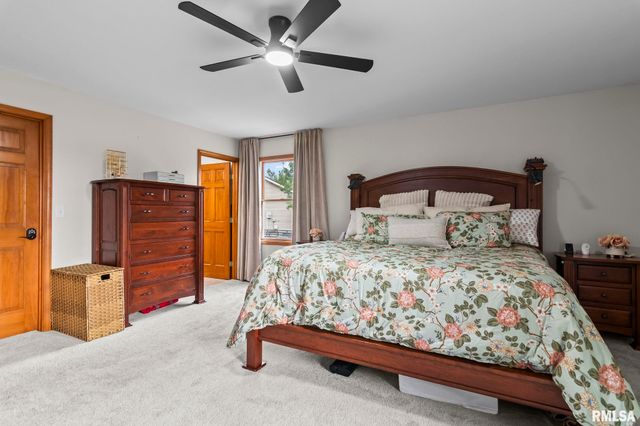 148 PARKWAY Drive, Chatham, IL 62629