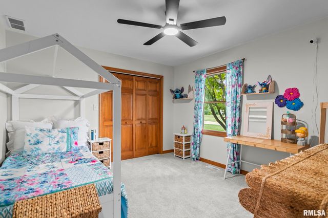 148 PARKWAY Drive, Chatham, IL 62629